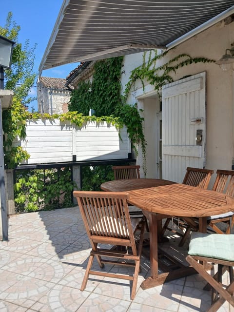 Day, View (from property/room), Balcony/Terrace, Dining area