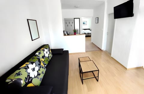 Living room, Seating area, air conditioner