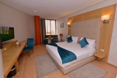 Bed, TV and multimedia, Living room, Seating area, Bedroom