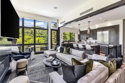 3 Waterfront Way House in Avon