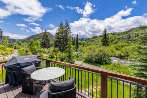 3 Waterfront Way House in Avon