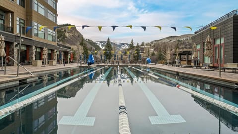 3 Waterfront Way House in Avon