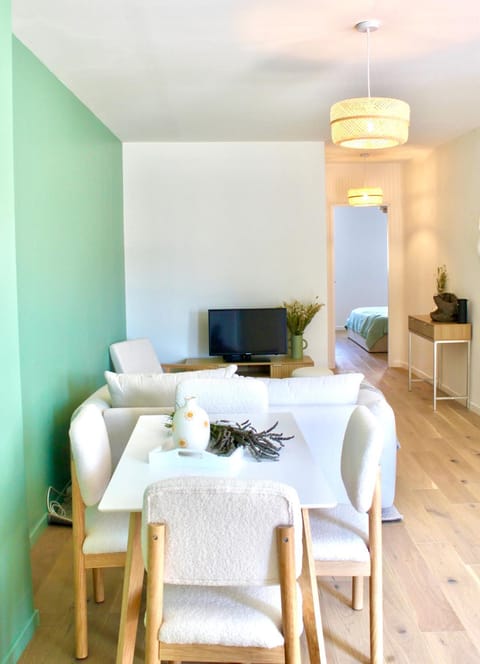 TV and multimedia, Living room, Dining area