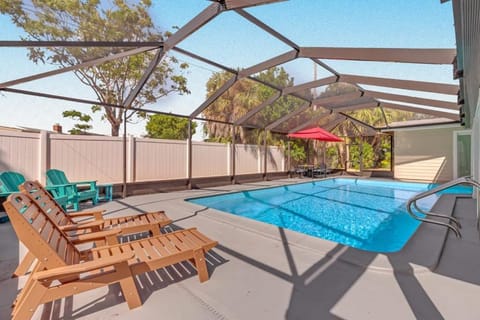 Tropical Haven Retreat 4 Beds 3 Baths Ultimate Family Vacation House in Bayshore Gardens