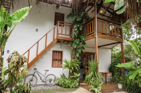 Property building, Patio, Facade/entrance, Garden, Garden, View (from property/room), View (from property/room), Balcony/Terrace, Seating area, Garden view