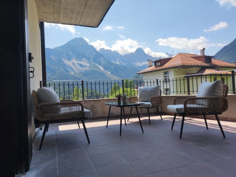 Patio, Day, View (from property/room), Balcony/Terrace, Mountain view