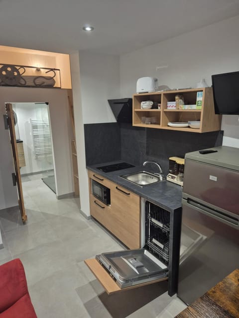 Communal lounge/ TV room, Kitchen or kitchenette
