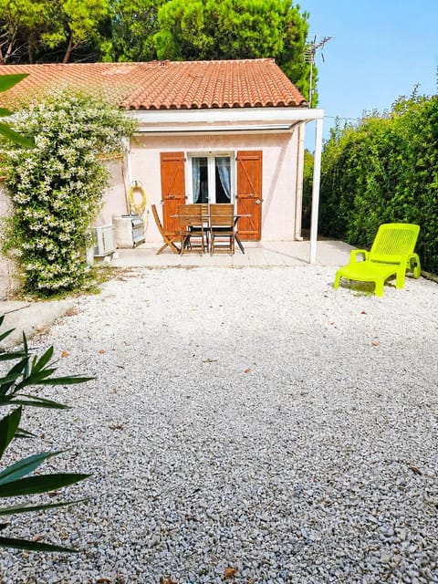 Property building, Patio, Garden view, sunbed