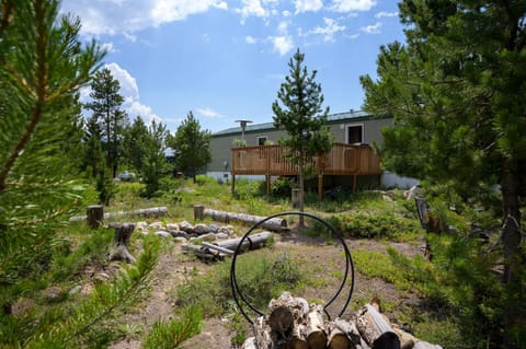 Zig Zag Retreat, Cozy, Pet-Friendly Escape Near Lakes, and Rocky Mountain National Park House in Rocky Mountain National Park