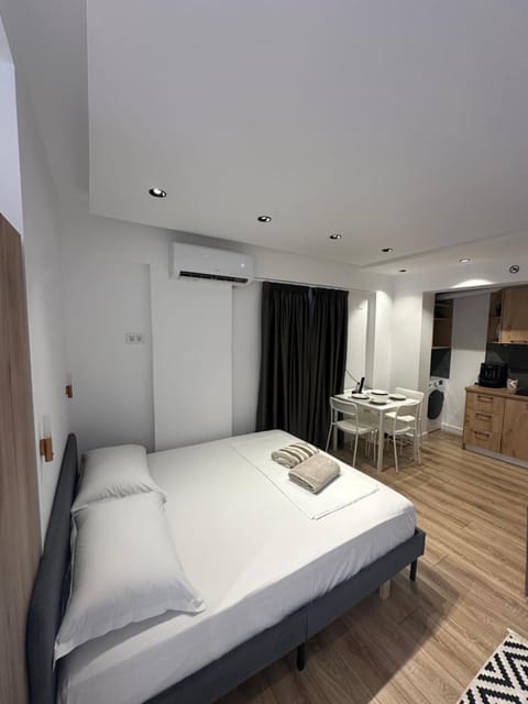 TV and multimedia, Seating area, air conditioner