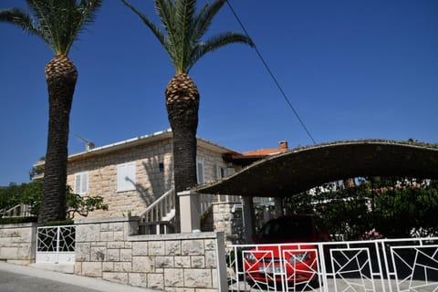Property building, Facade/entrance, Parking