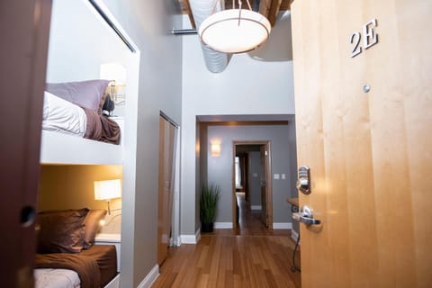 7 Beds off Georgia Street Near Convention Center Apartment in Indianapolis