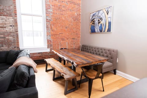 7 Beds off Georgia Street Near Convention Center Apartment in Indianapolis