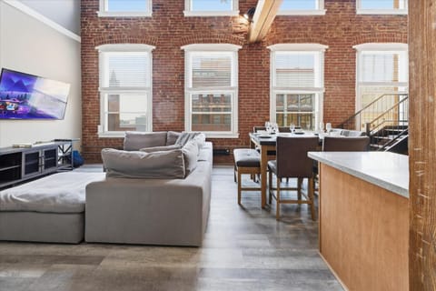 The Top Floor Penthouse 4 BR 3 Bath 2 000 Sq Ft Apartment in Indianapolis