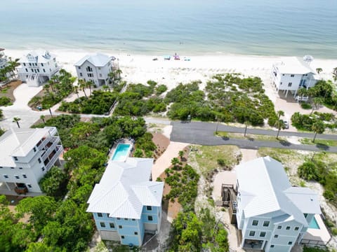 Our Kind of Paradise Pool-Pet Friendly- Sleeps 12 House in Saint George Island