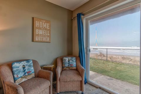 Ground Floor Beachfront Condo Suite - Sleeps 4 - Sauna and Pool House in Lincoln City