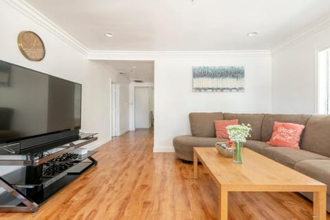 Ideal 4BR2BA Home for Family Vacations Apartment in Alhambra