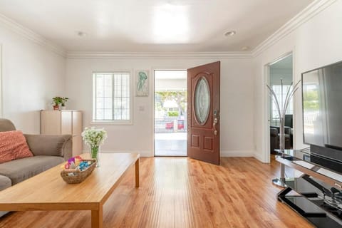 Ideal 4BR2BA Home for Family Vacations Apartment in Alhambra