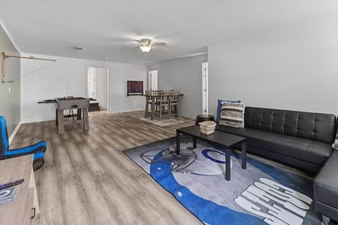 6BR Family Home by Grand Park House in Westfield