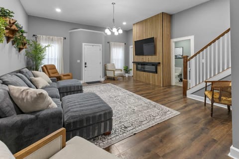 Spacious Downtown Retreat Near the Childrens Museum House in Indianapolis