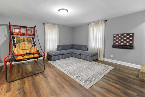 Spacious Downtown Retreat Near the Childrens Museum House in Indianapolis