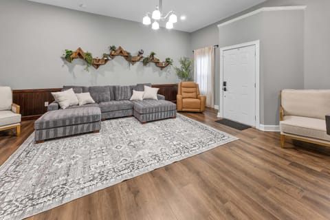 Spacious Downtown Retreat Near the Childrens Museum House in Indianapolis