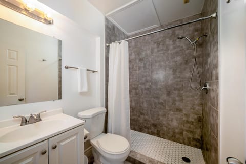 Cozy 2BR2BA Guest House in Alhambra Apartment in Alhambra