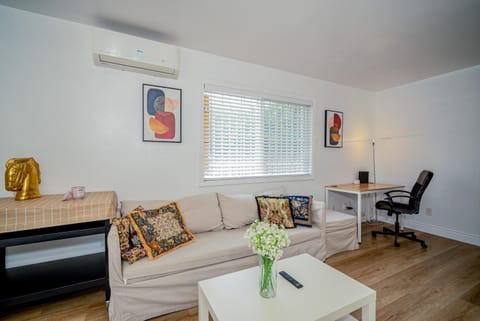 Cozy 2BR2BA Guest House in Alhambra Apartment in Alhambra