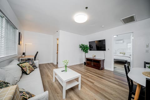 Cozy 2BR2BA Guest House in Alhambra Apartment in Alhambra