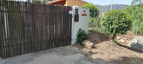 Property building, Spring, Day, Natural landscape, Garden, Garden view, Mountain view