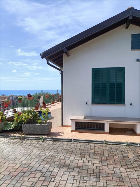 Property building, Balcony/Terrace, Sea view