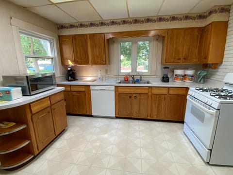 Amazing 5 Bedrooms Deal up to 10 Guests House in Minnesota