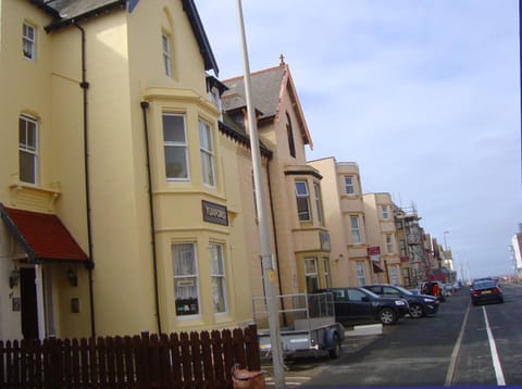 Sea view, Street view