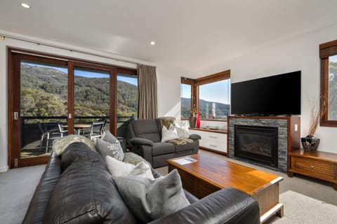 Living room, Mountain view