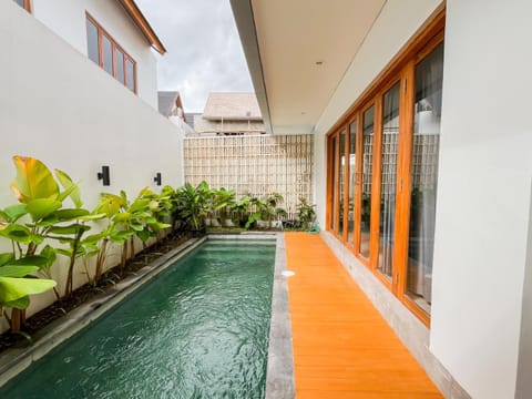 Property building, Day, Pool view, Swimming pool