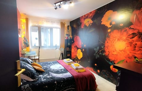 Bed, Day, Night, Photo of the whole room, Decorative detail, Seating area, Bedroom, Breakfast, Continental breakfast, locker, storage