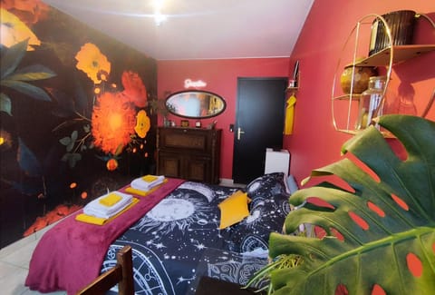 Patio, Bed, Night, Winter, Photo of the whole room, Seating area, Bedroom, Communal kitchen, flat iron, internet, washing machine