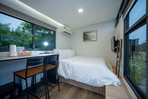 Photo of the whole room, Bedroom, air conditioner