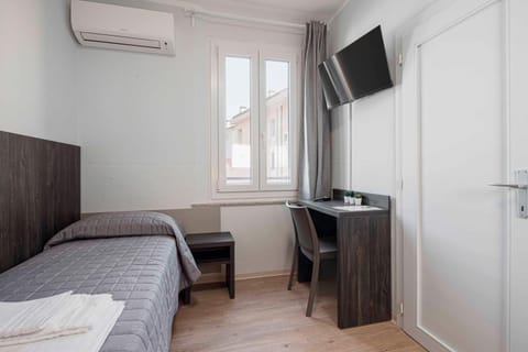 Photo of the whole room, Bedroom, air conditioner