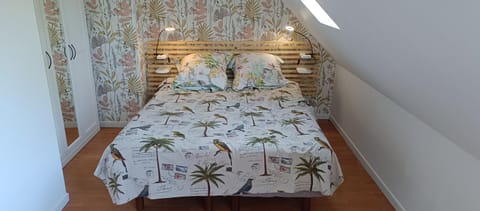 Bed, Photo of the whole room, Bedroom