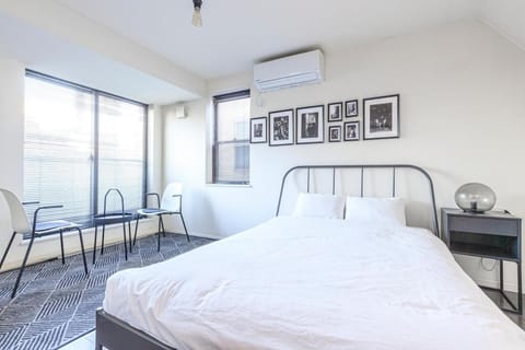 Bedroom, air conditioner