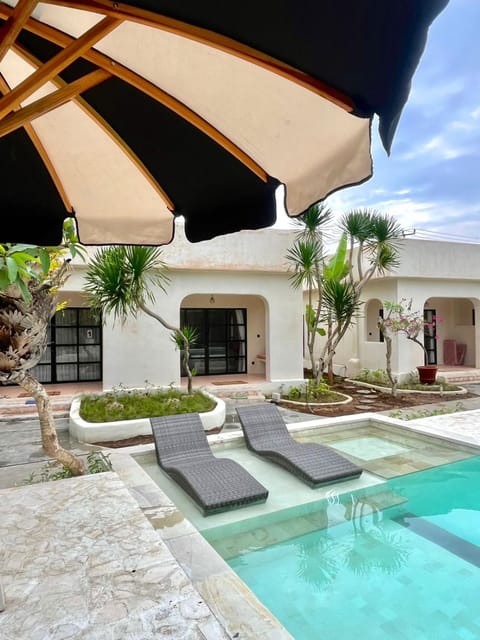 Property building, Swimming pool, Swimming pool
