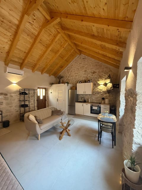 The Hideaway - Kastel Novi Apartment in Šibenik-Knin County, Croatia