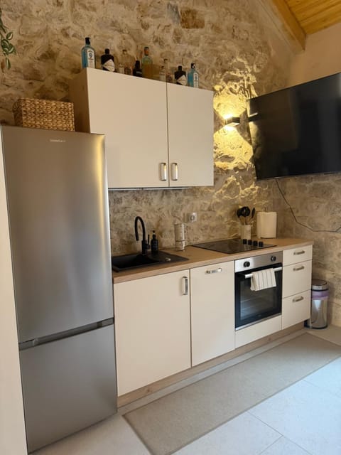 The Hideaway - Kastel Novi Apartment in Šibenik-Knin County, Croatia