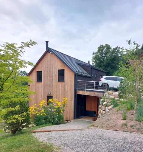Property building, Garden, Parking