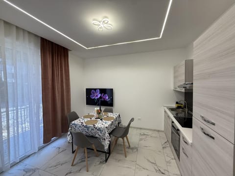 TV and multimedia, Kitchen or kitchenette, Dining area