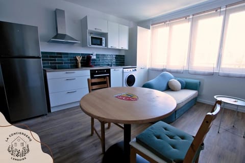 Kitchen or kitchenette, Living room, Seating area, Dining area, oven, stove