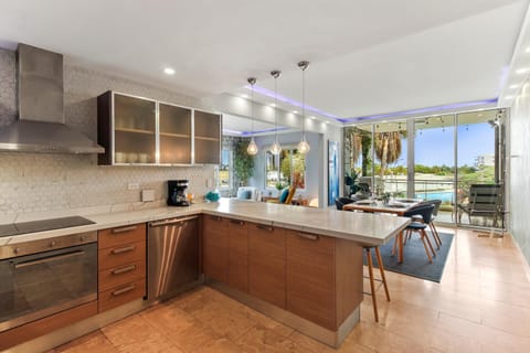 Kitchen or kitchenette, Living room, Seating area, Dining area, dishwasher, minibar, oven, pet friendly, stove