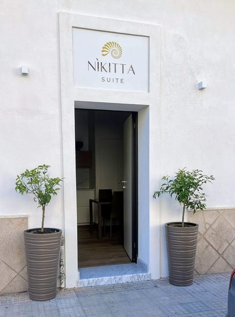Facade/entrance, Property logo or sign, Logo/Certificate/Sign, Text overlay