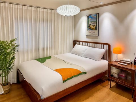 Bed, Seating area, Bedroom, group of guests, group of guests, Family, Family, air conditioner, air conditioner